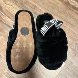 UGG Women's, Fluff Yeah Slide, Black, Size 6